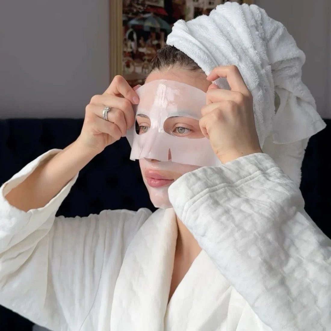 Applicazione della maschera in fogli al collagene